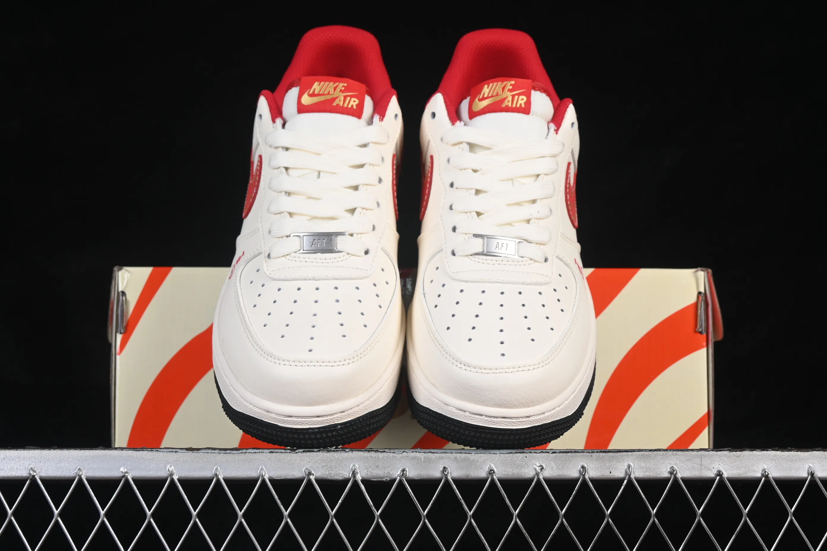 All categories Nk Air Force 1 Air Force series Nk Air Force 1 Low Air Force low-top Nike Air Force 1'07 Low Year of the Horse limited edition Auspicious rice red hook Air Force 1 low-top casual sneakers MZ9588-820
